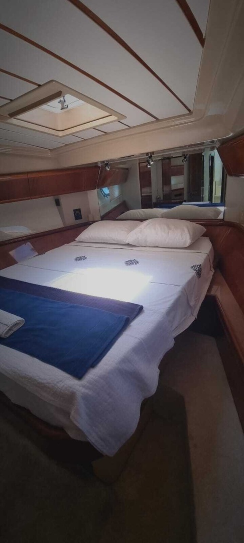 2001 Ferretti Yachts 