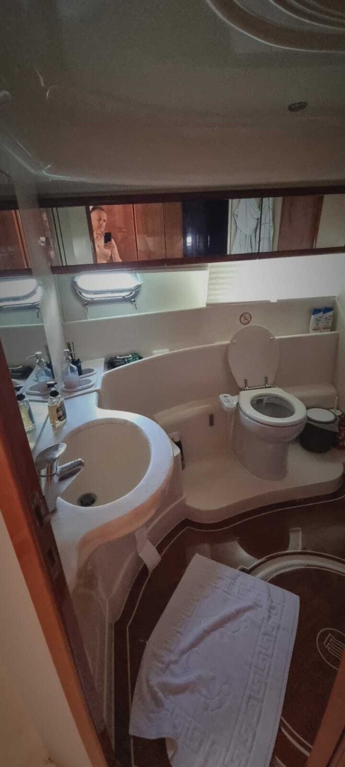 2001 Ferretti Yachts 