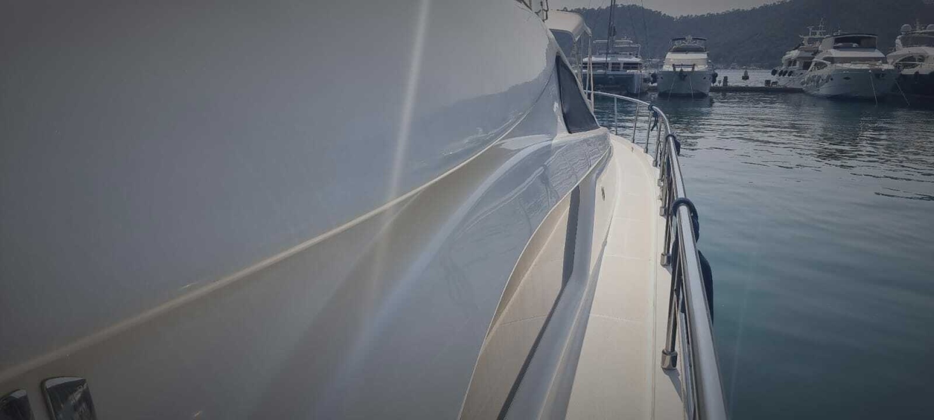 2001 Ferretti Yachts 