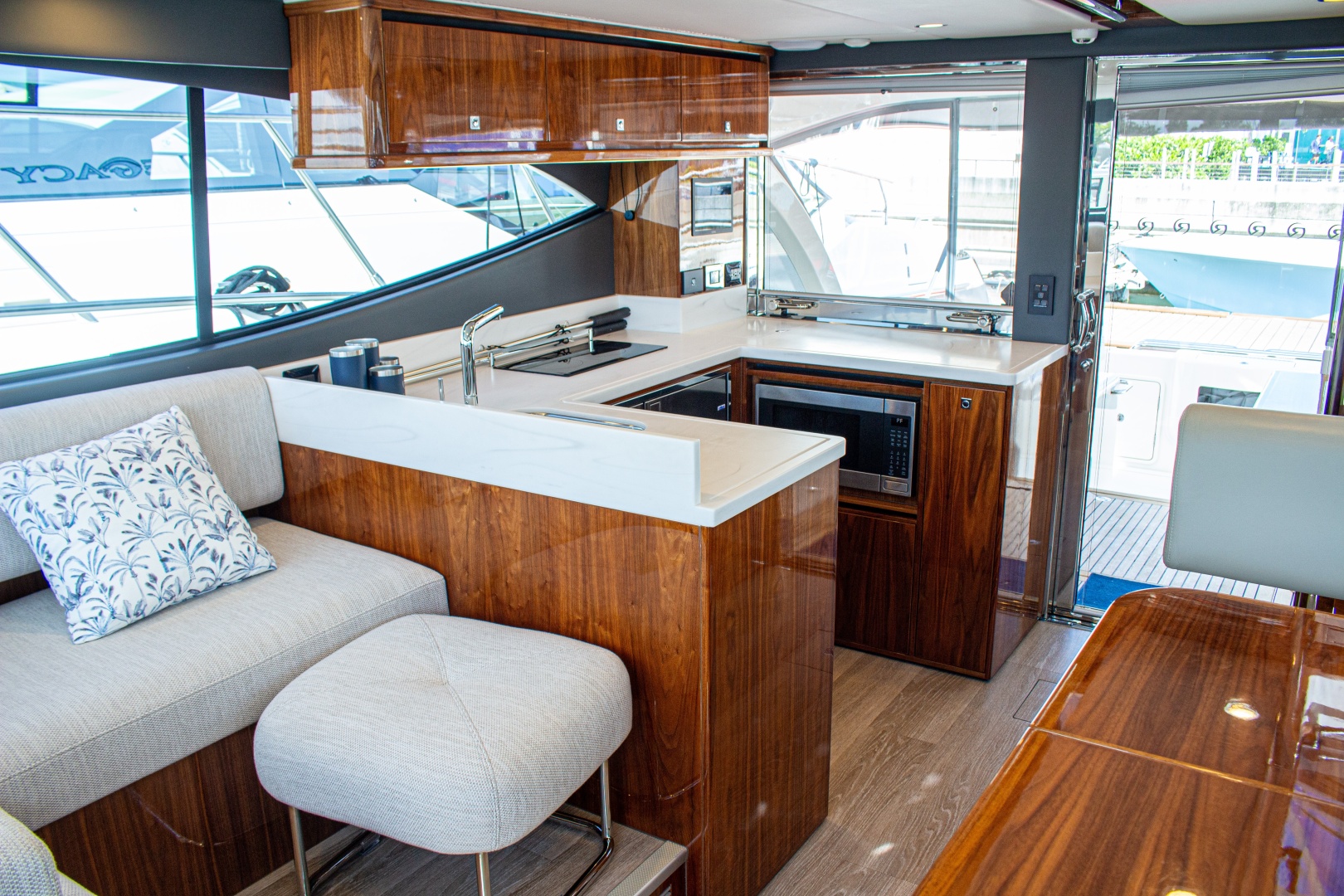 2025 Riviera 46 Sports Motor Yacht