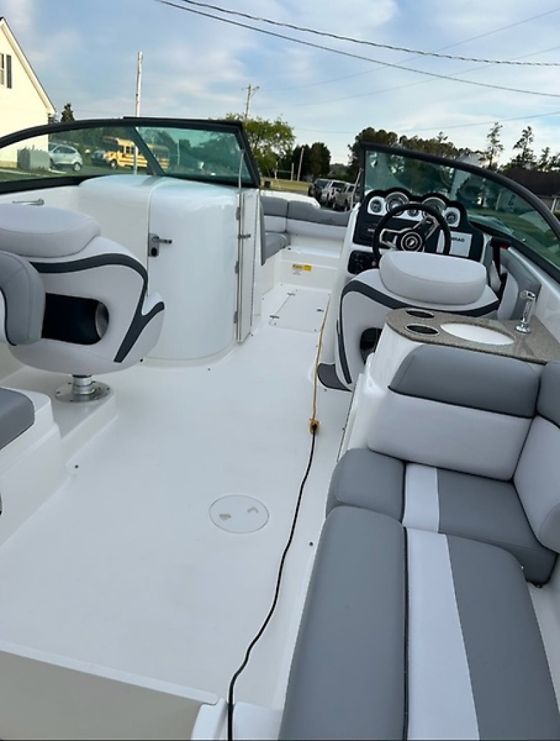 24ft NauticStar Yacht For Sale