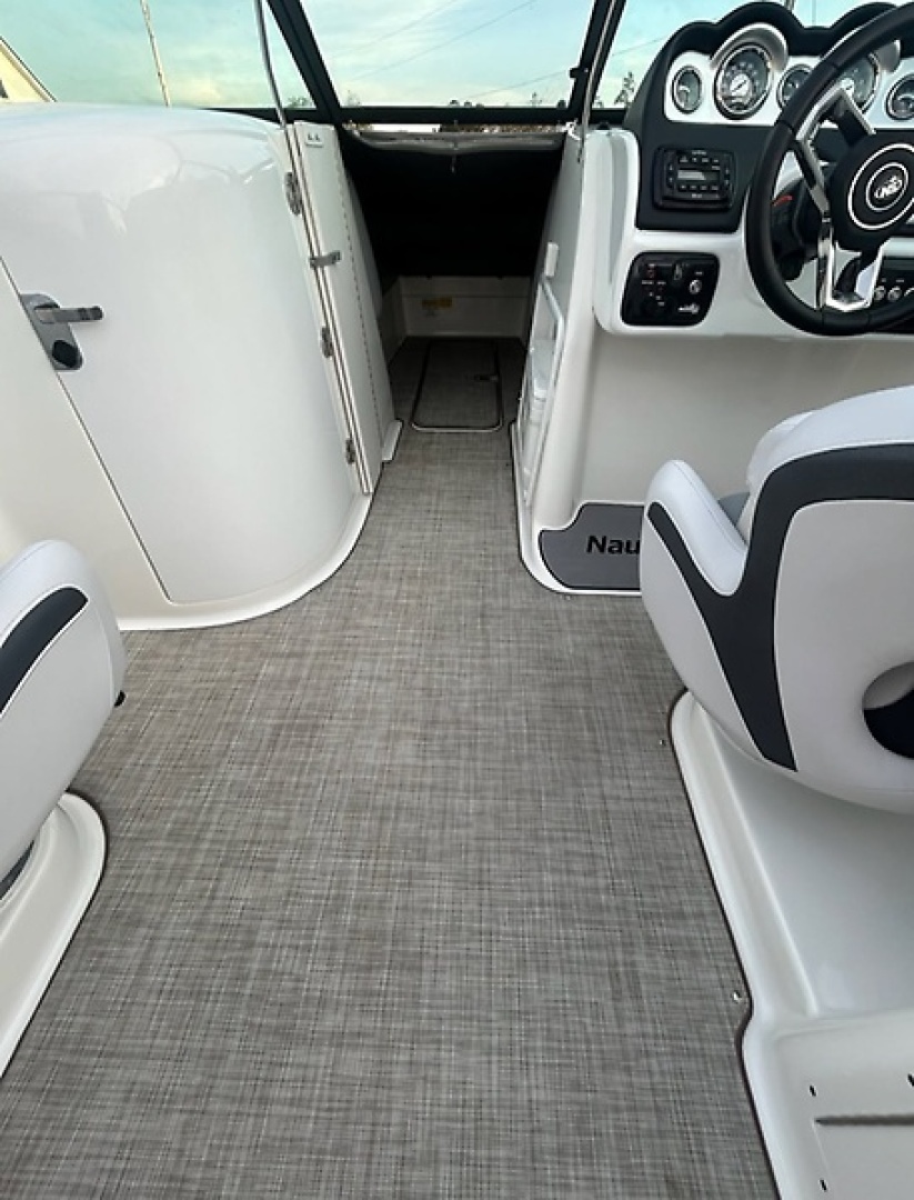 24ft NauticStar Yacht For Sale