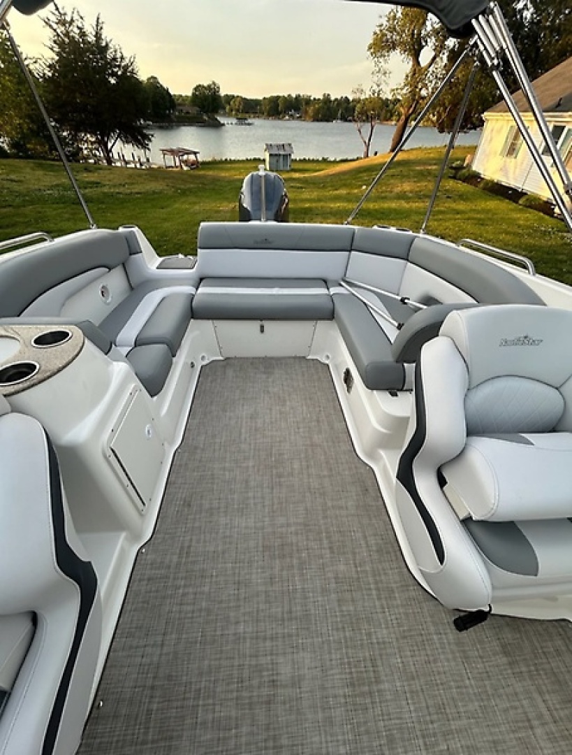 24ft NauticStar Yacht For Sale