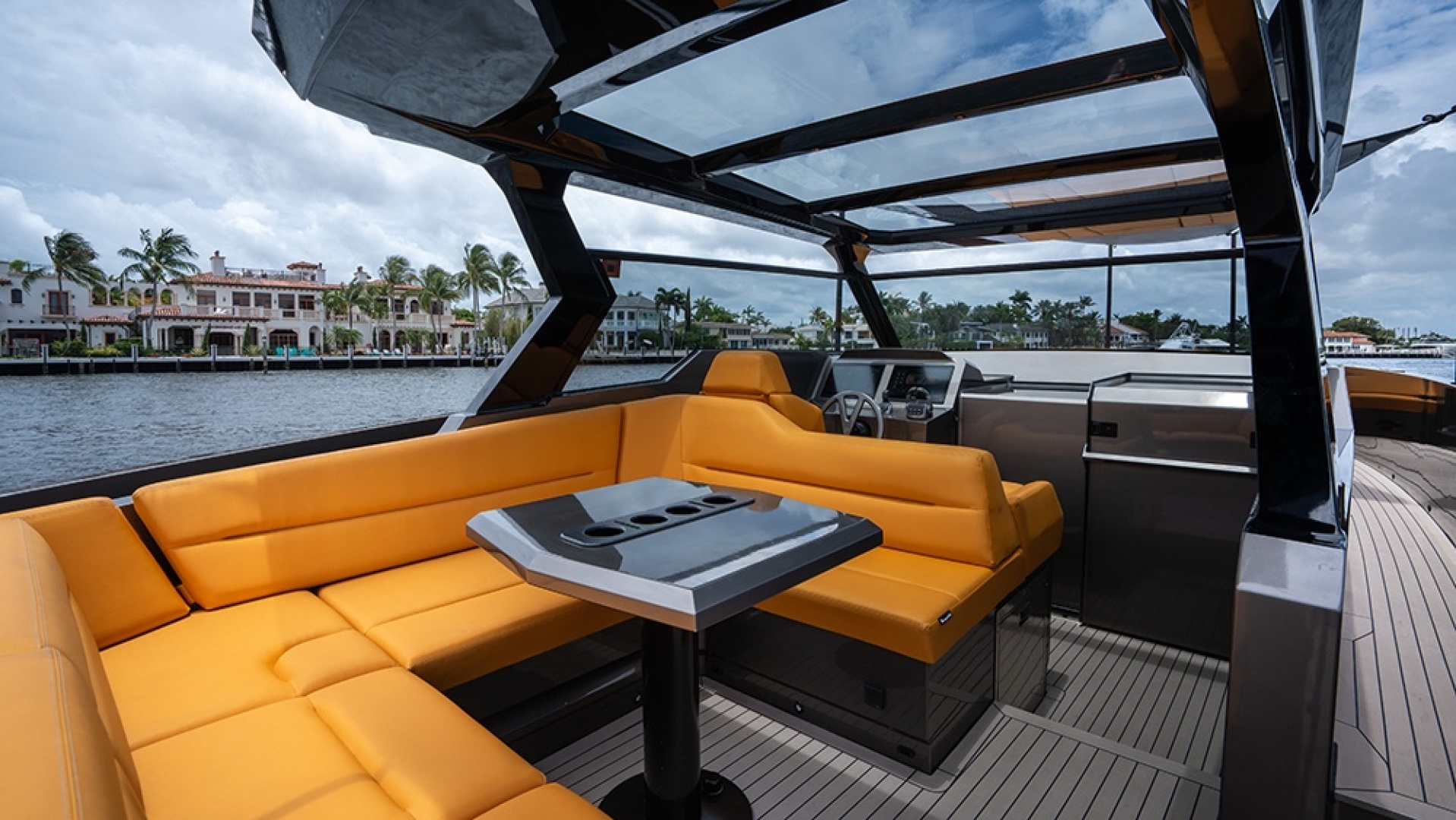 21 SUMMER 45ft Vanquish Yachts Yacht For Sale
