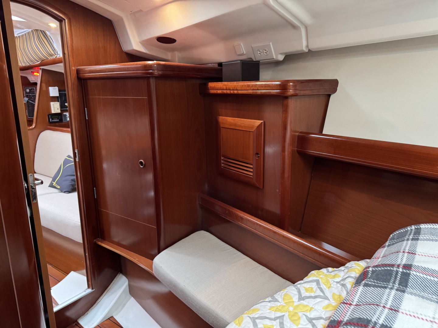 2004 Beneteau 423