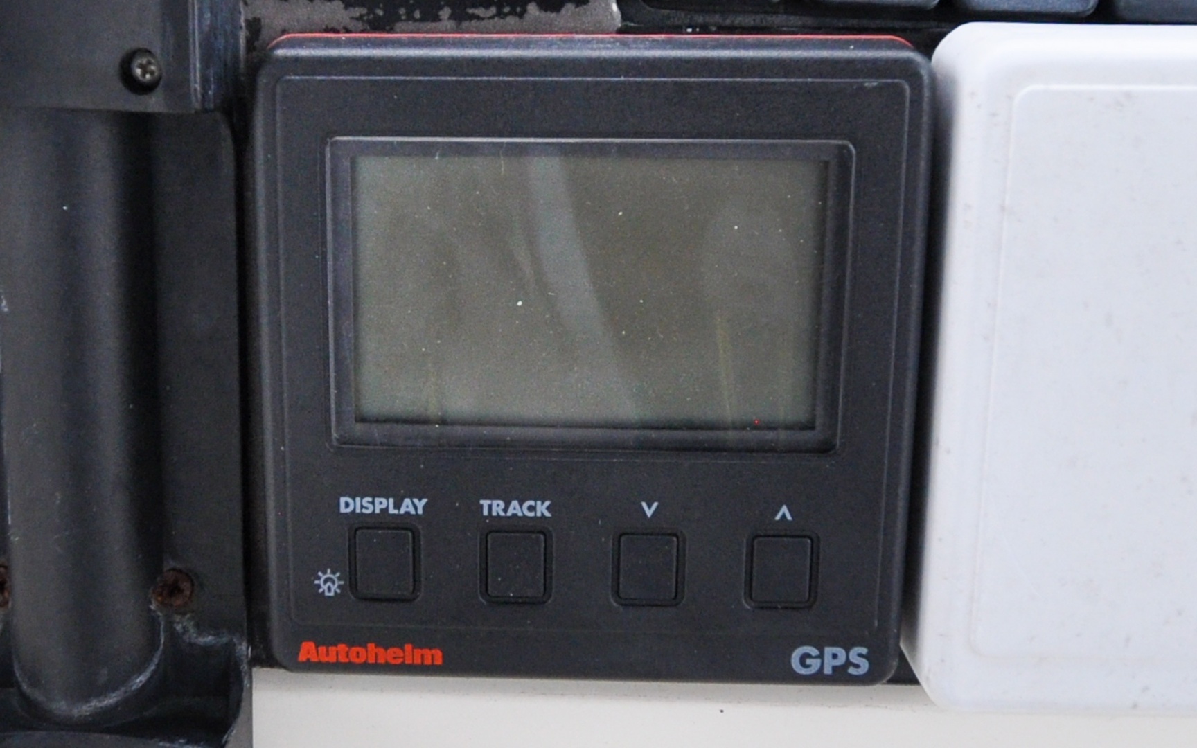 Autopilot control panel on 1996 Azimut Cinquantaquattro yacht, featuring Autohelm ST6000.