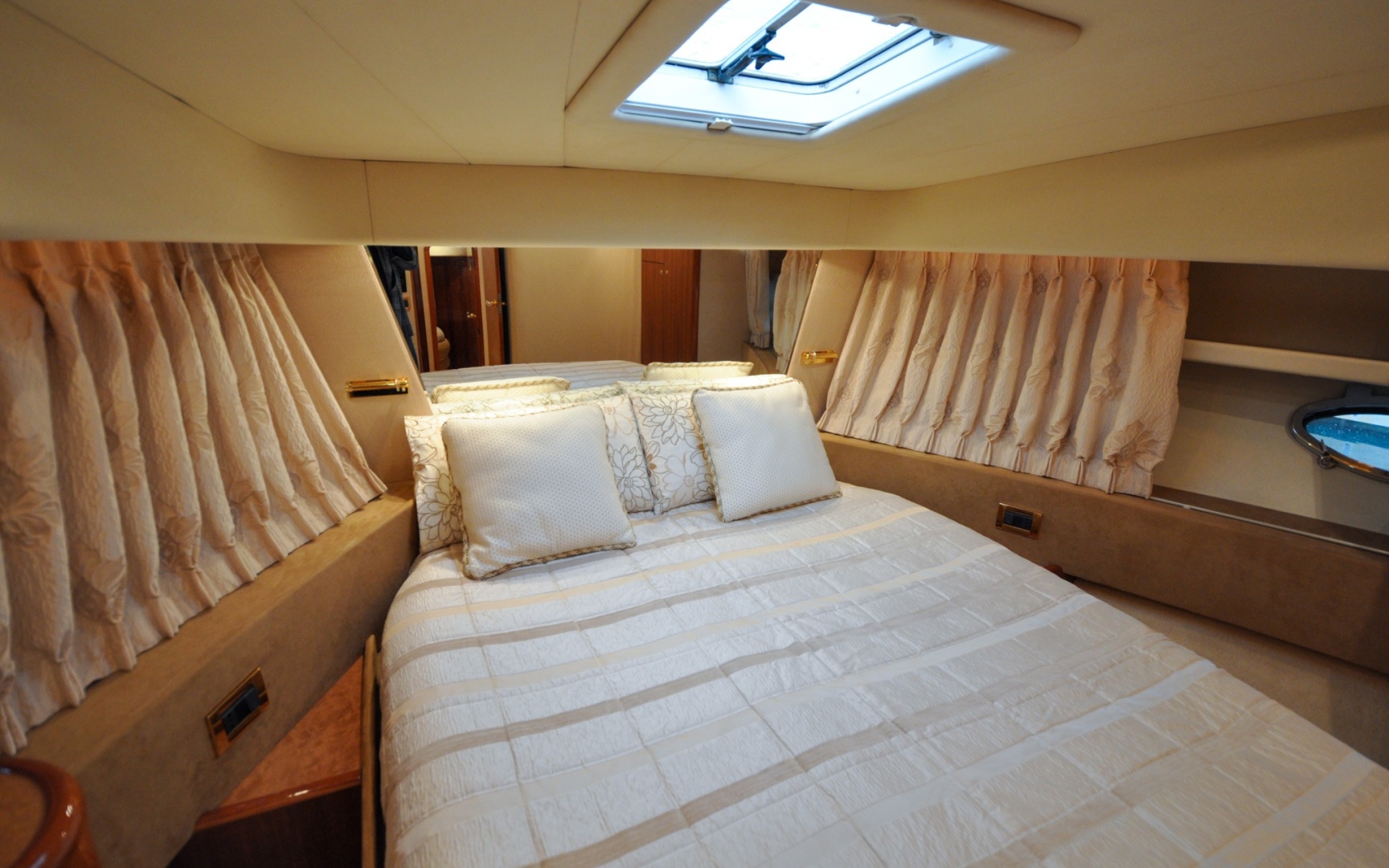 Calmati 54ft Azimut Yacht For Sale