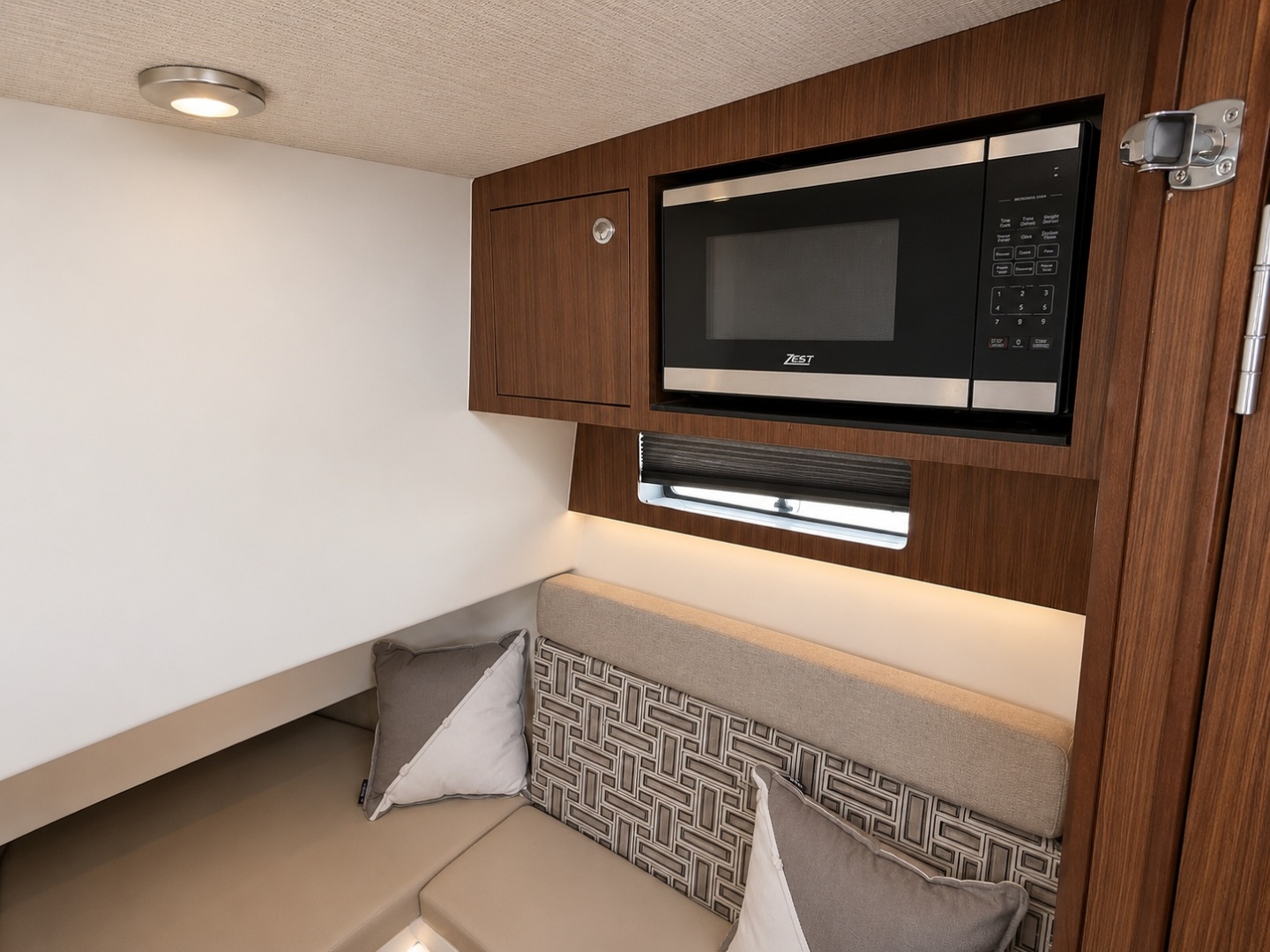 Disconnected 37ft Pursuit Yacht For Sale