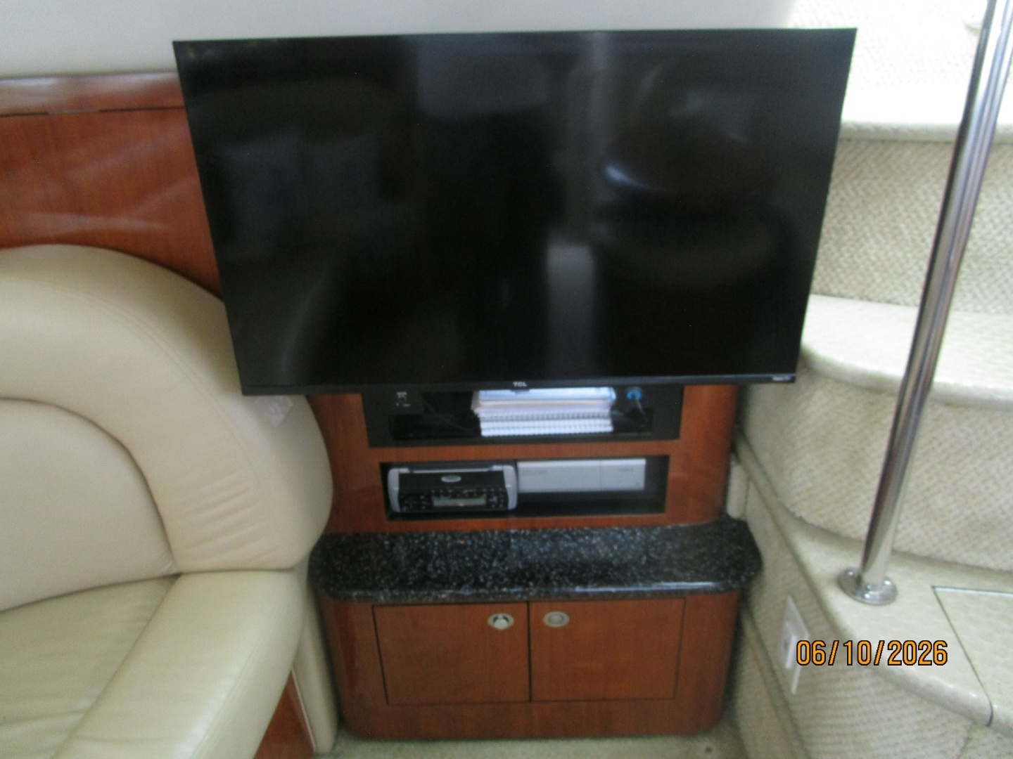 39' Sea Ray salon entertainment center 
