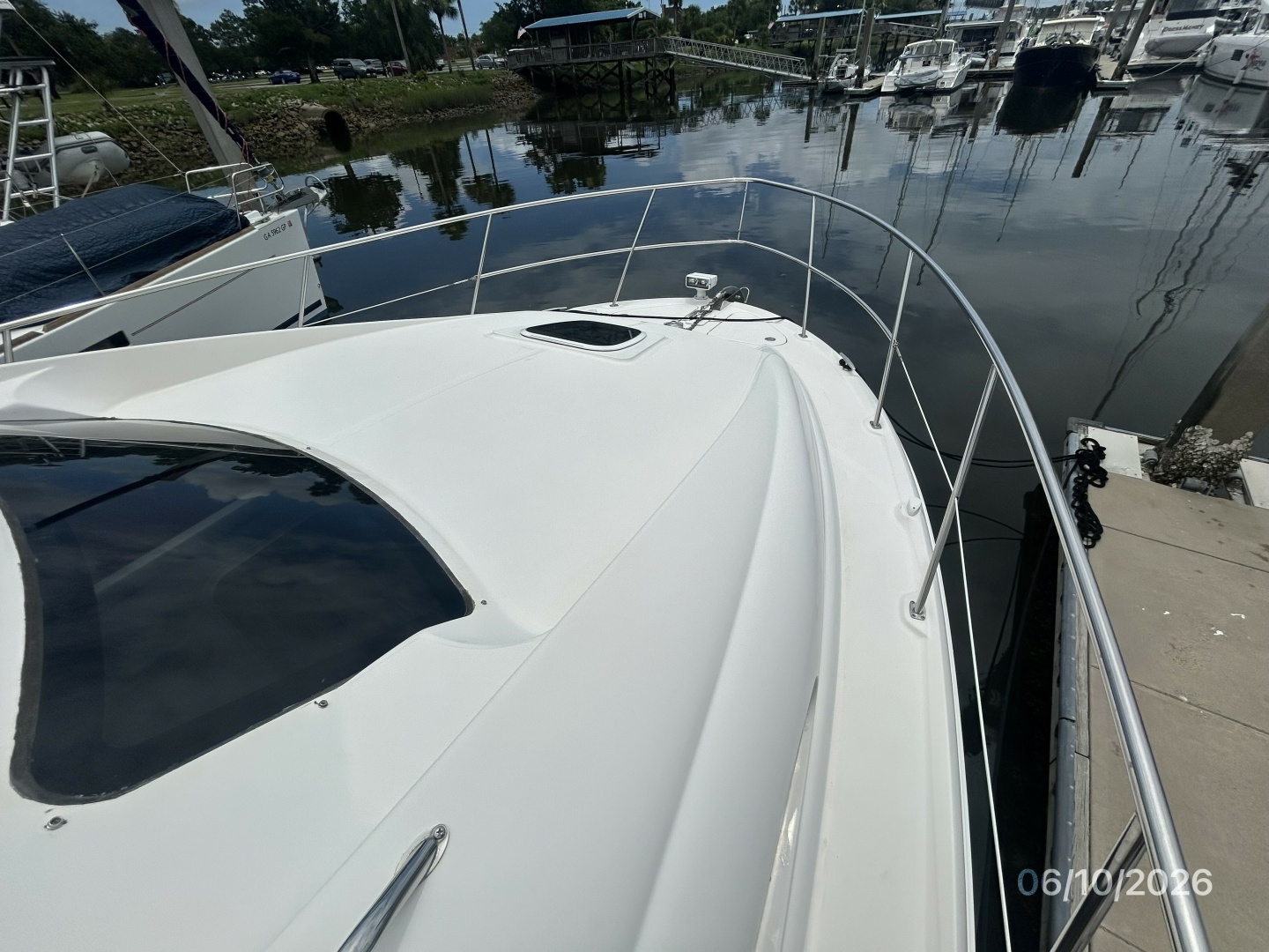 39' Sea Ray foredeck1