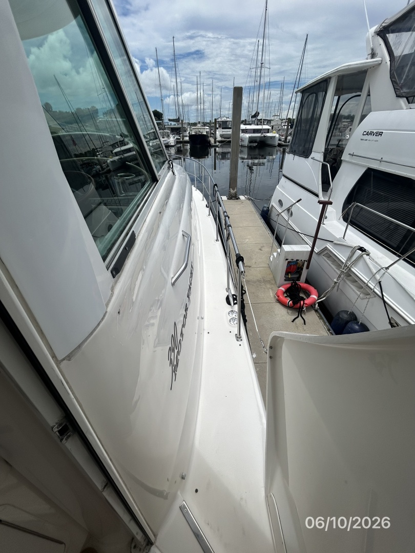 39' Sea Ray starboard side deck2