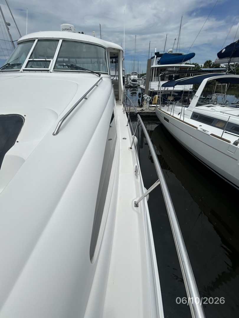 39' Sea Ray port side deck1