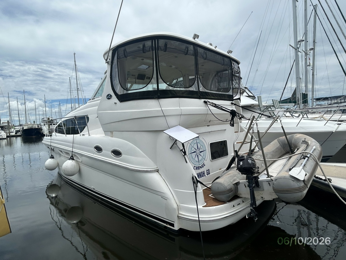 39' Sea Ray port aft profile