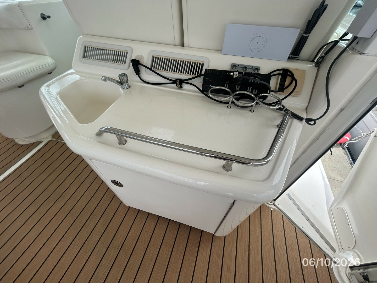 39' Sea Ray sundeck wetbar