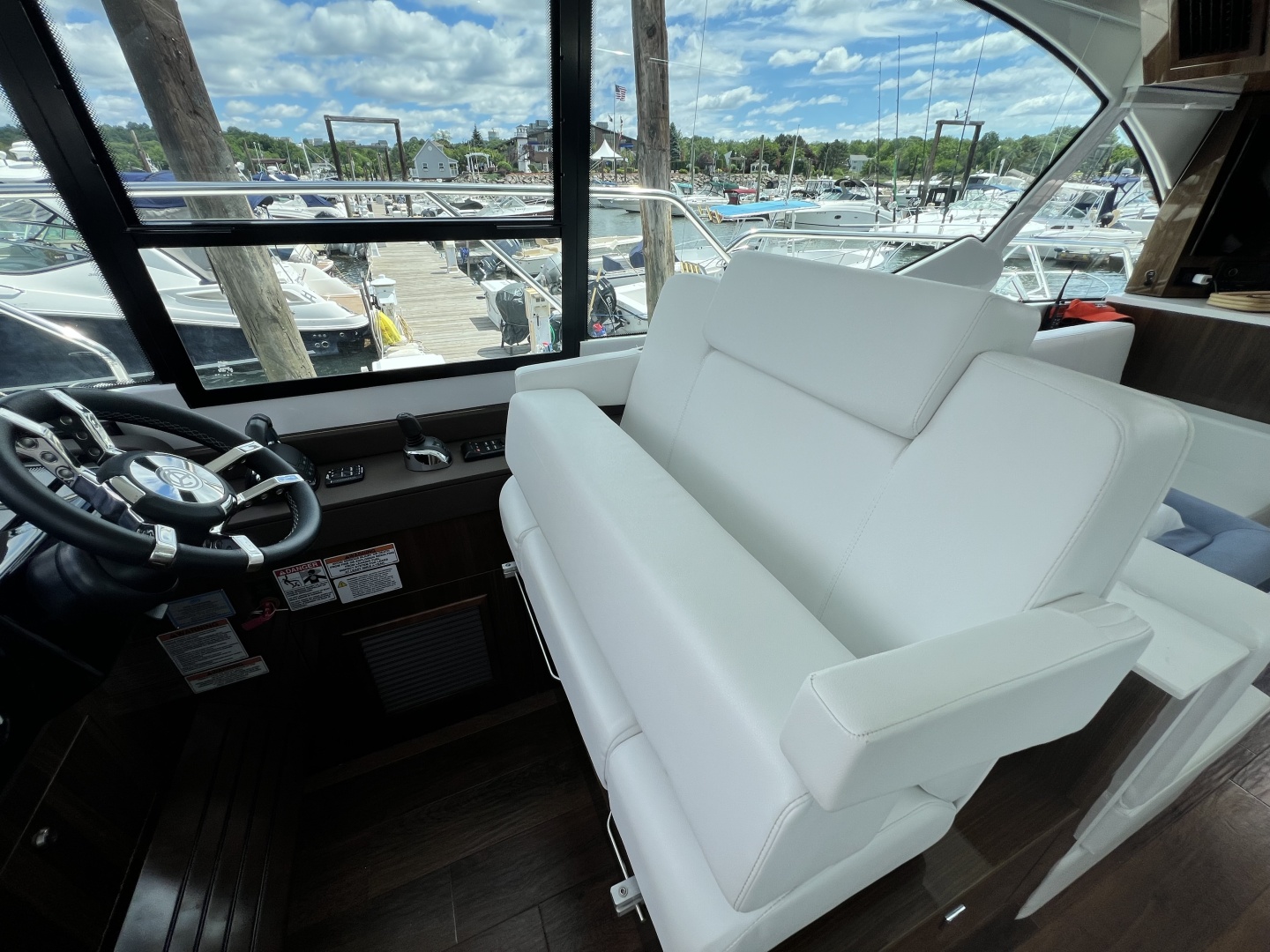 2021 Cruisers Yachts 50 Cantius