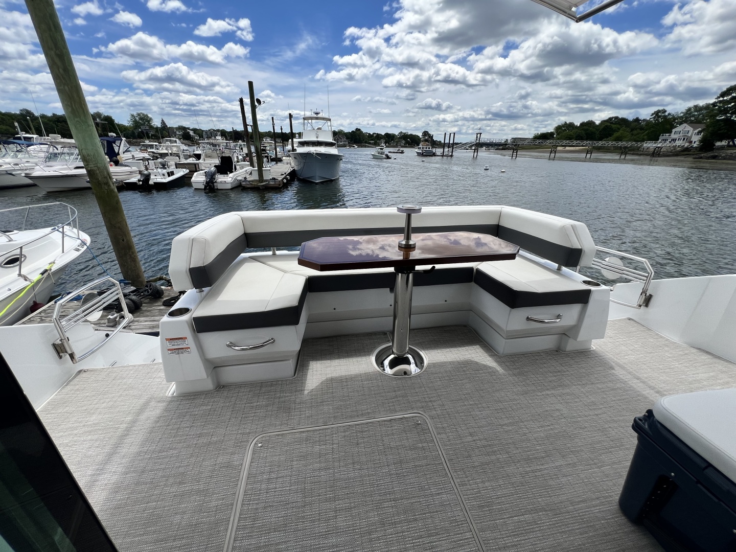 2021 Cruisers Yachts 50 Cantius