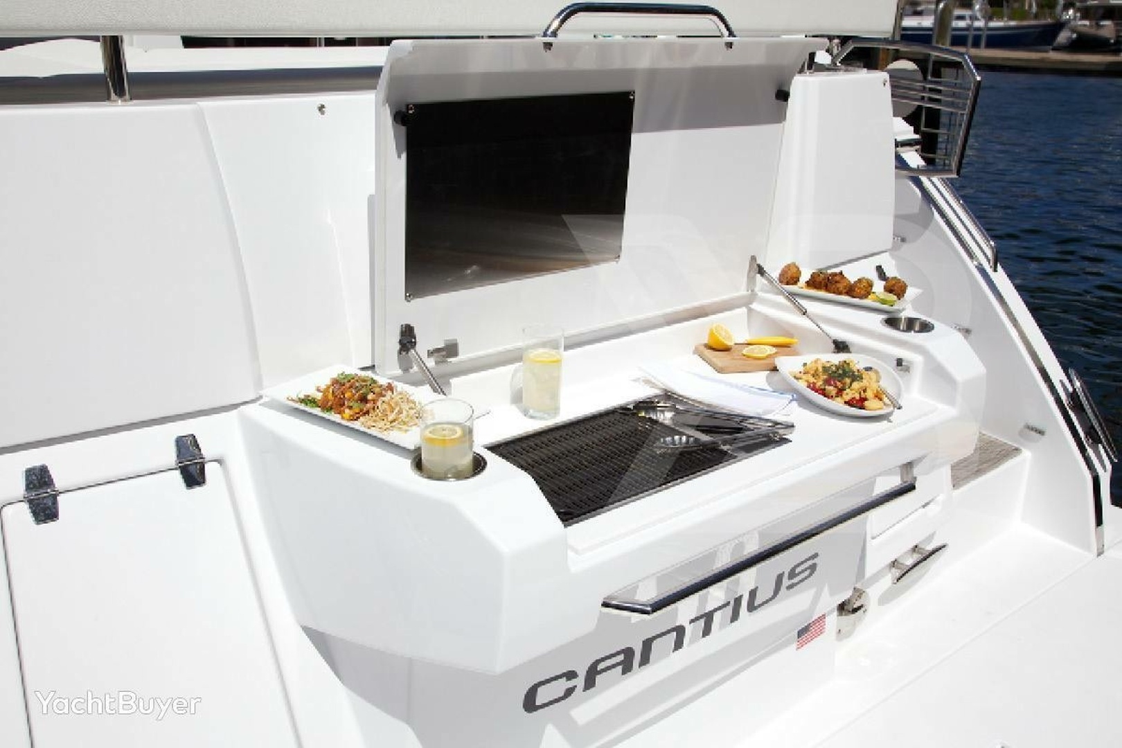 2021 Cruisers Yachts 50 Cantius