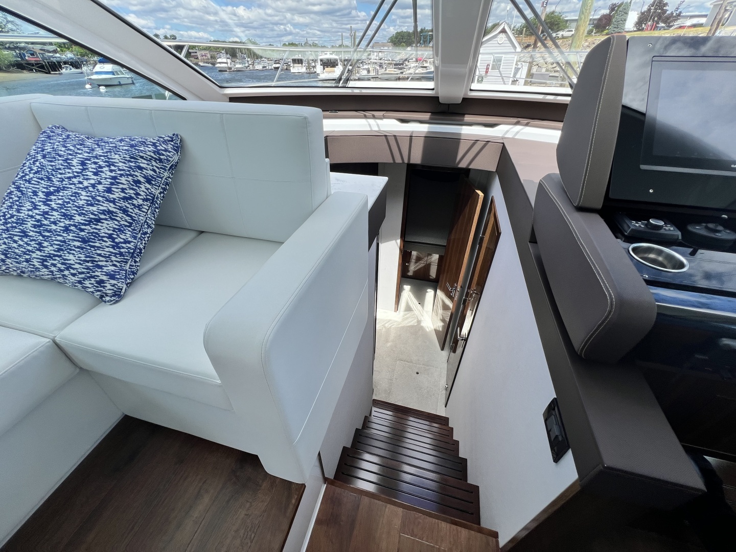 Cruisers Yachts 50 Cantius Yacht For Sale