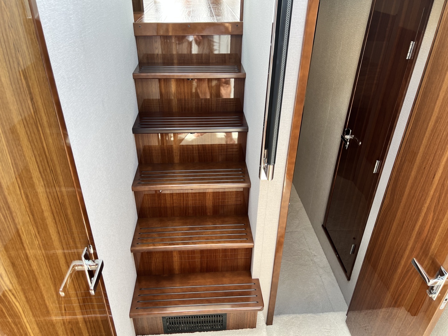 Cruisers Yachts 50 Cantius Yacht For Sale