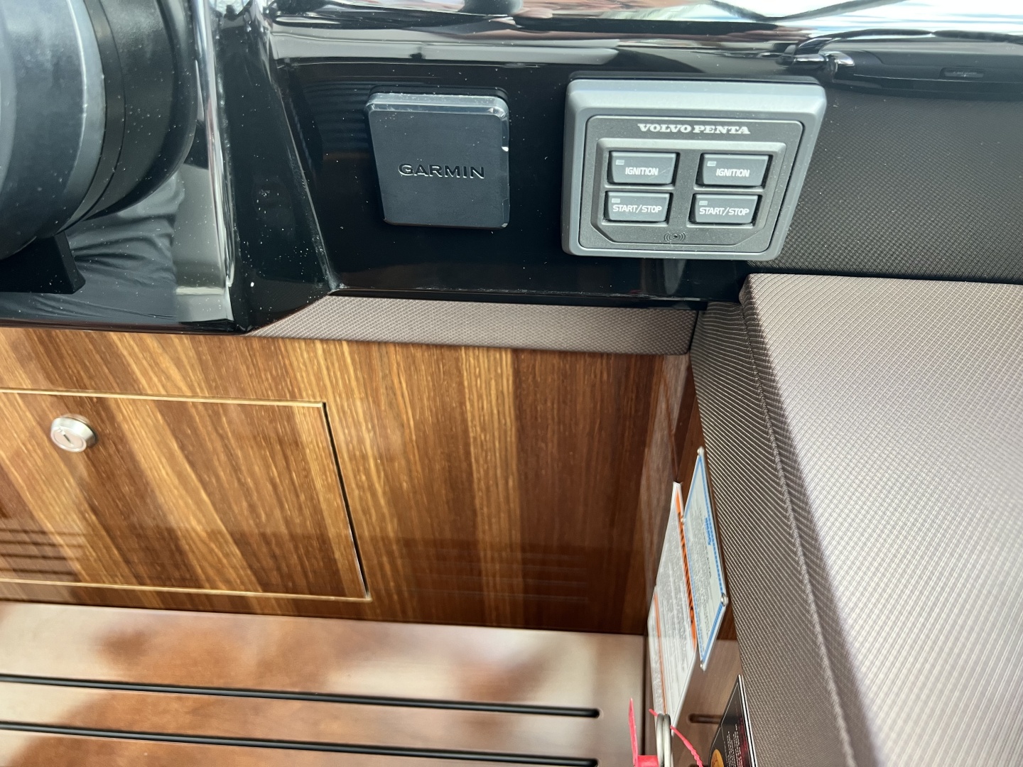 2021 Cruisers Yachts 50 Cantius