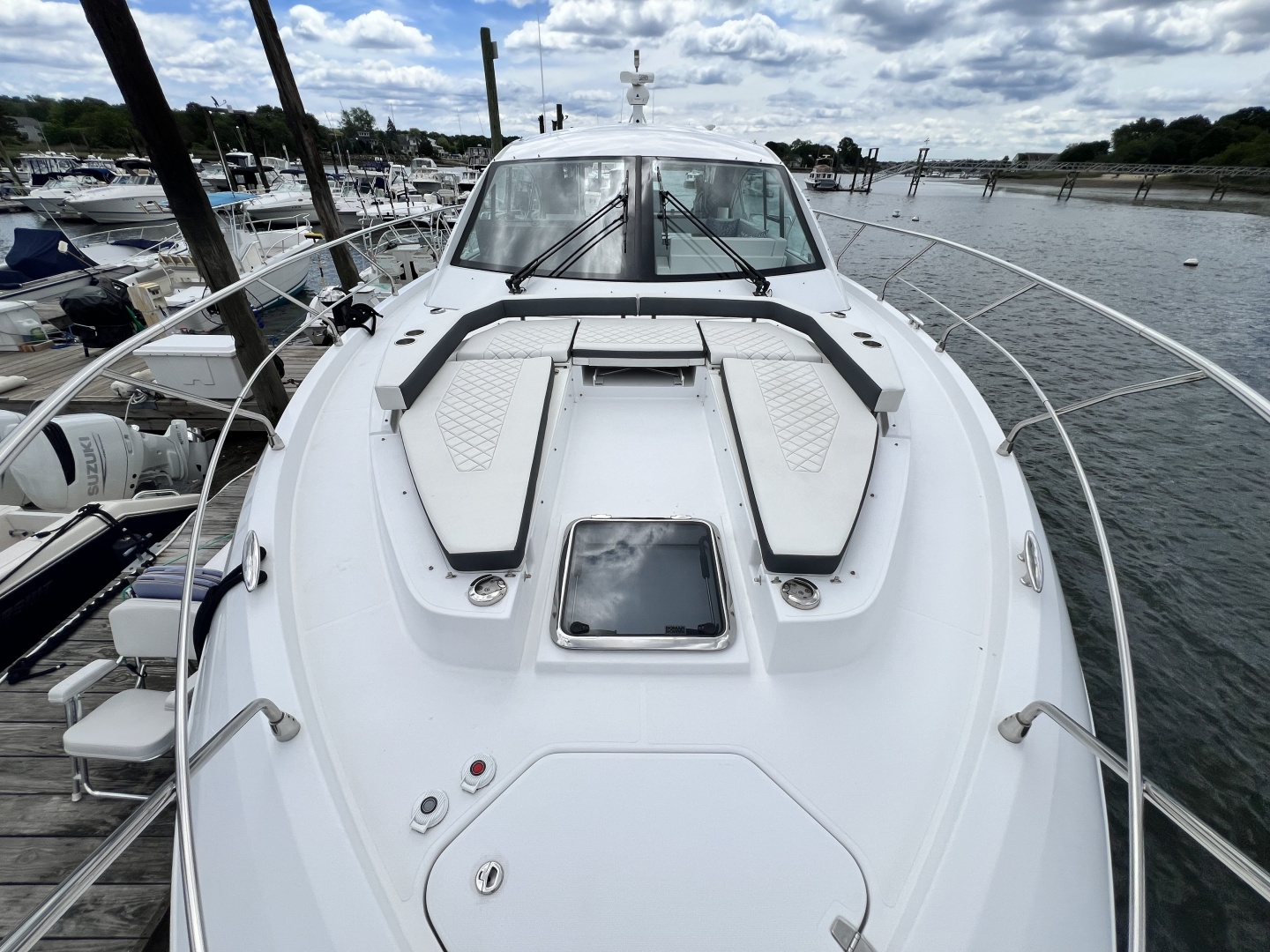 2021 Cruisers Yachts 50 Cantius