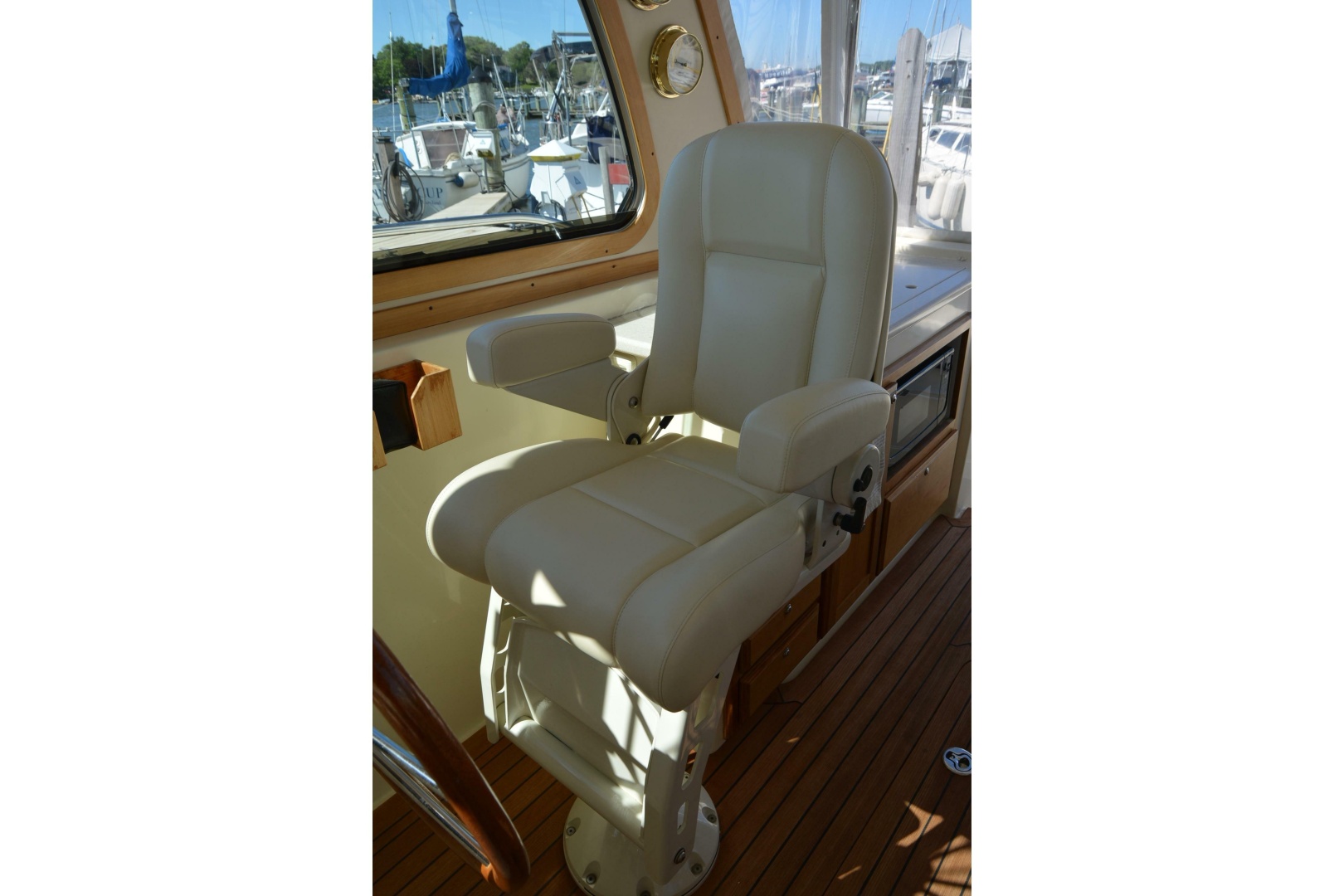 Serene 34ft Sabre Yacht For Sale