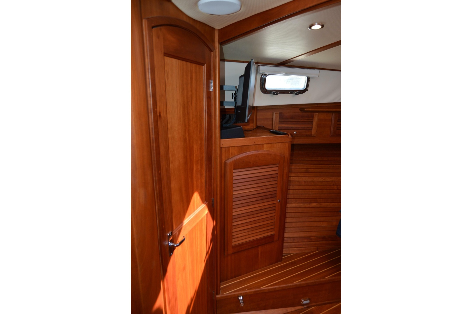 Serene 34ft Sabre Yacht For Sale