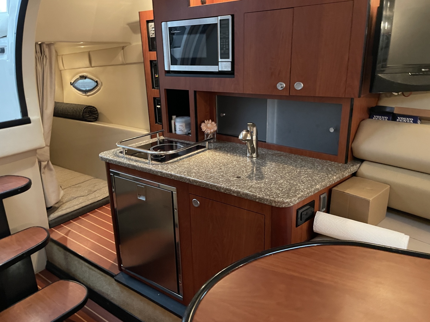 Trailer included 28ft Monterey Yacht For Sale