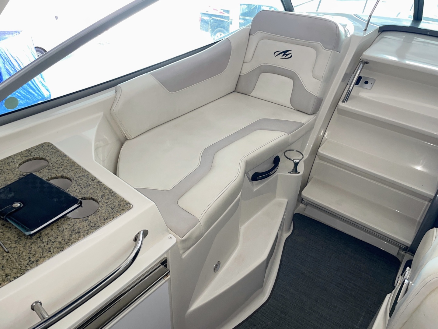 2010 Monterey 280 SCR