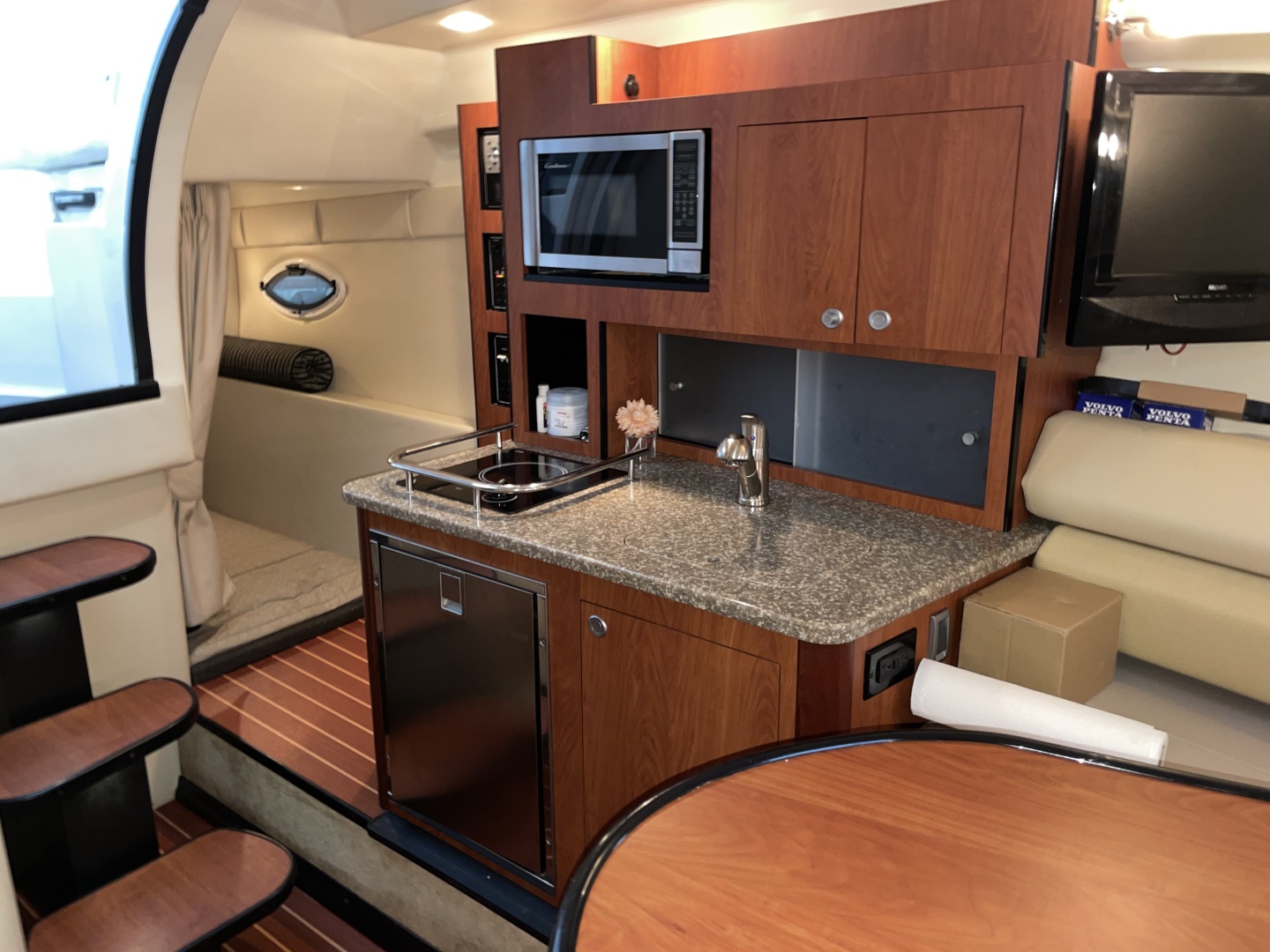 Trailer included 28ft Monterey Yacht For Sale