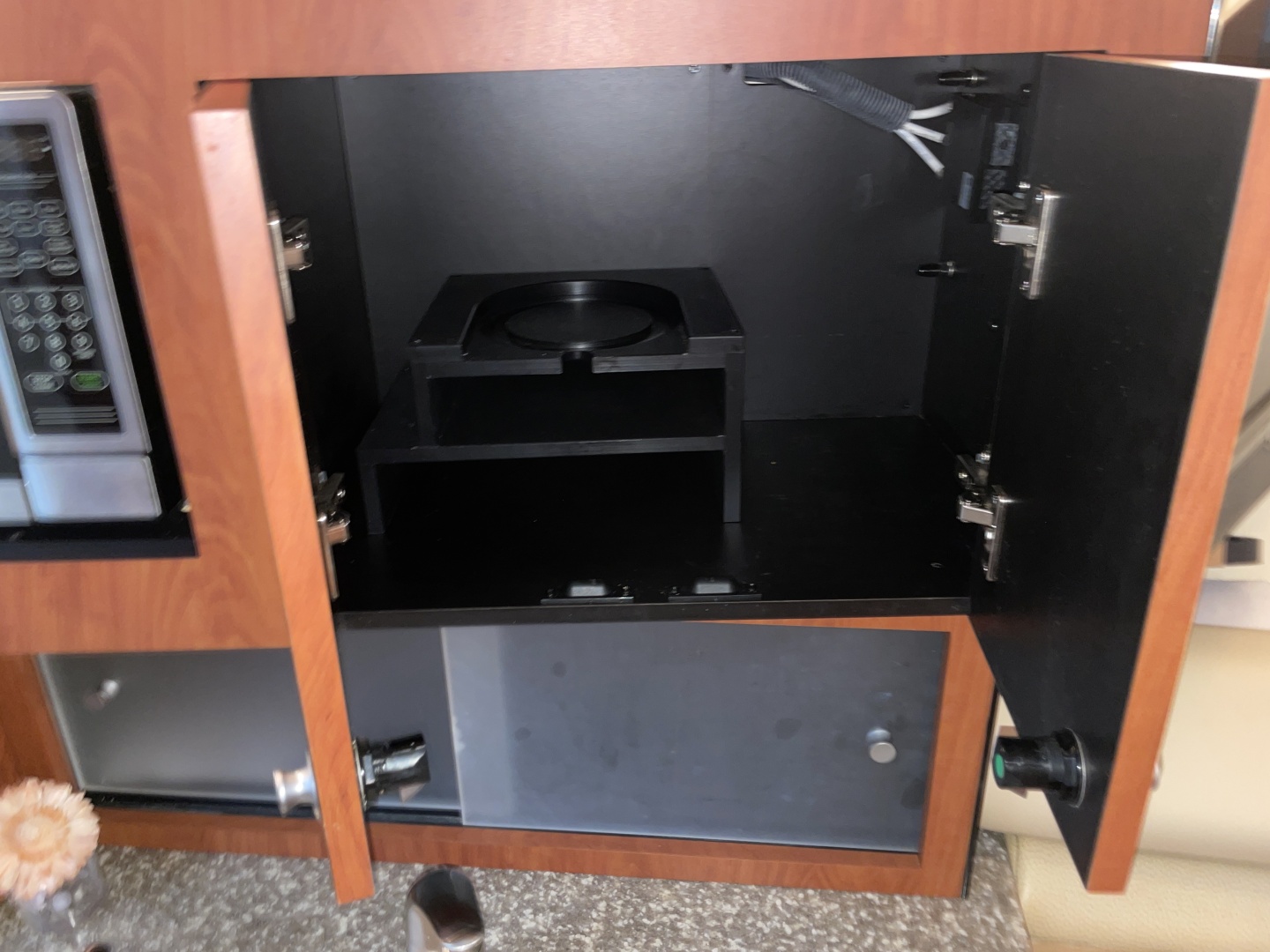 Trailer included 28ft Monterey Yacht For Sale