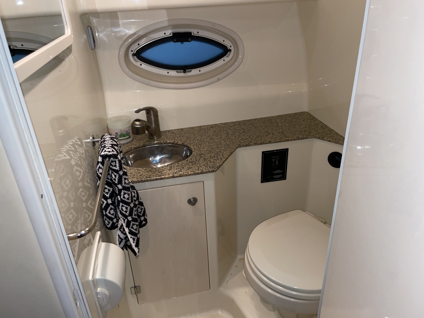 Trailer included 28ft Monterey Yacht For Sale