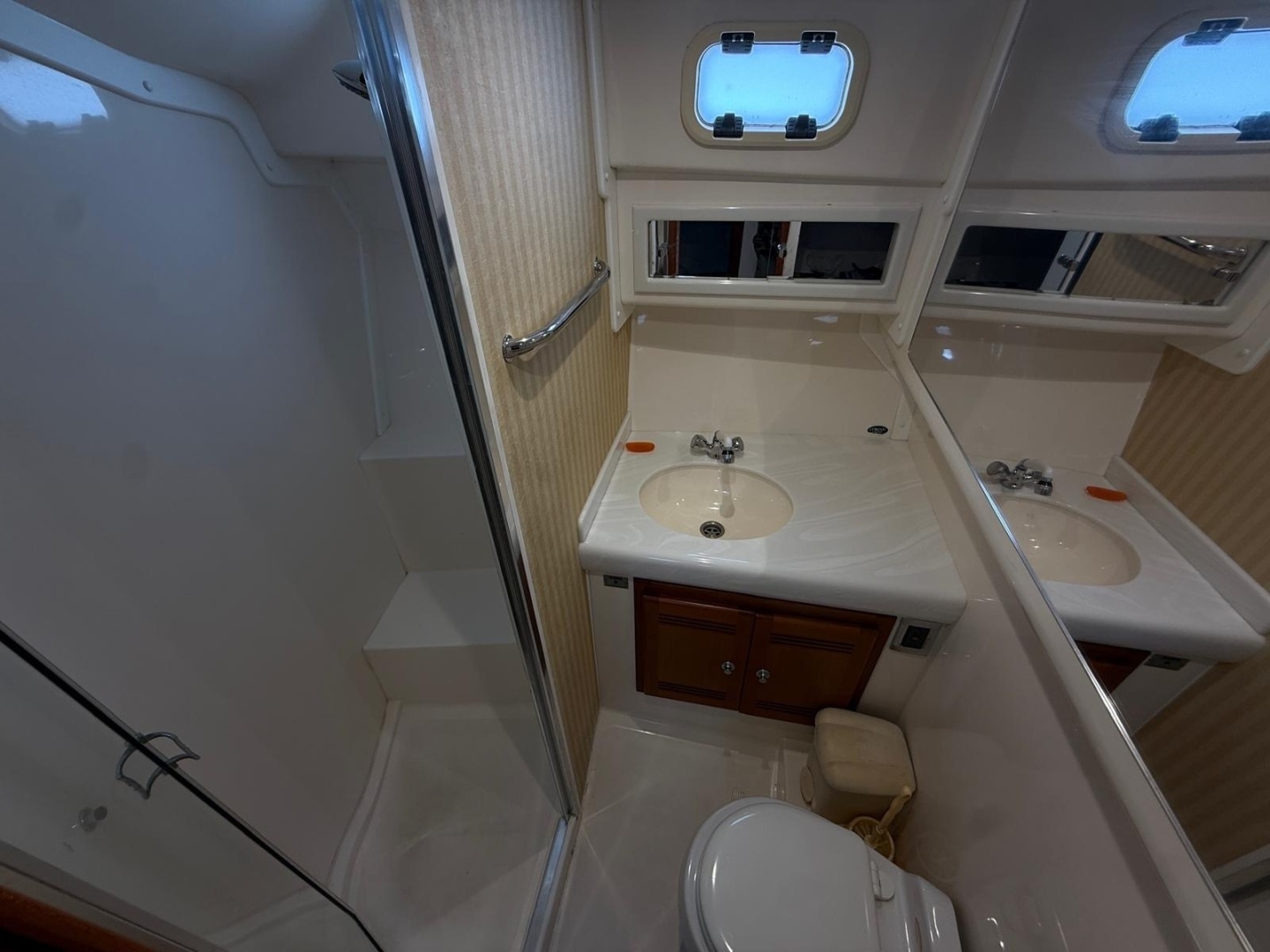 2004 Cabo 35 Flybridge