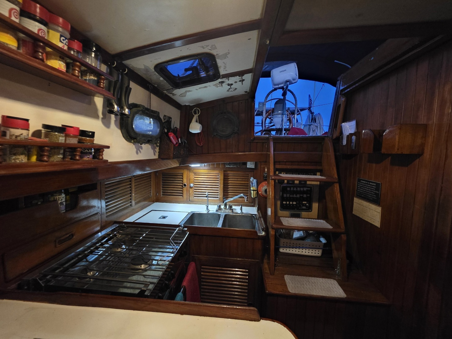 37ft Tayana Yacht For Sale