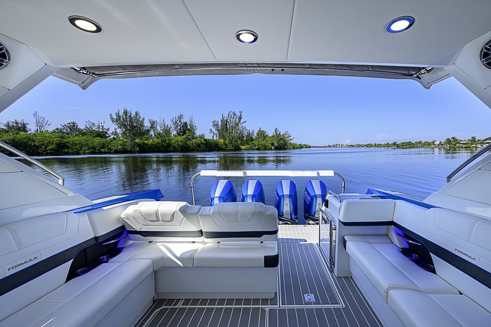 Formula 400 Super Sport Crossover Yacht For Sale