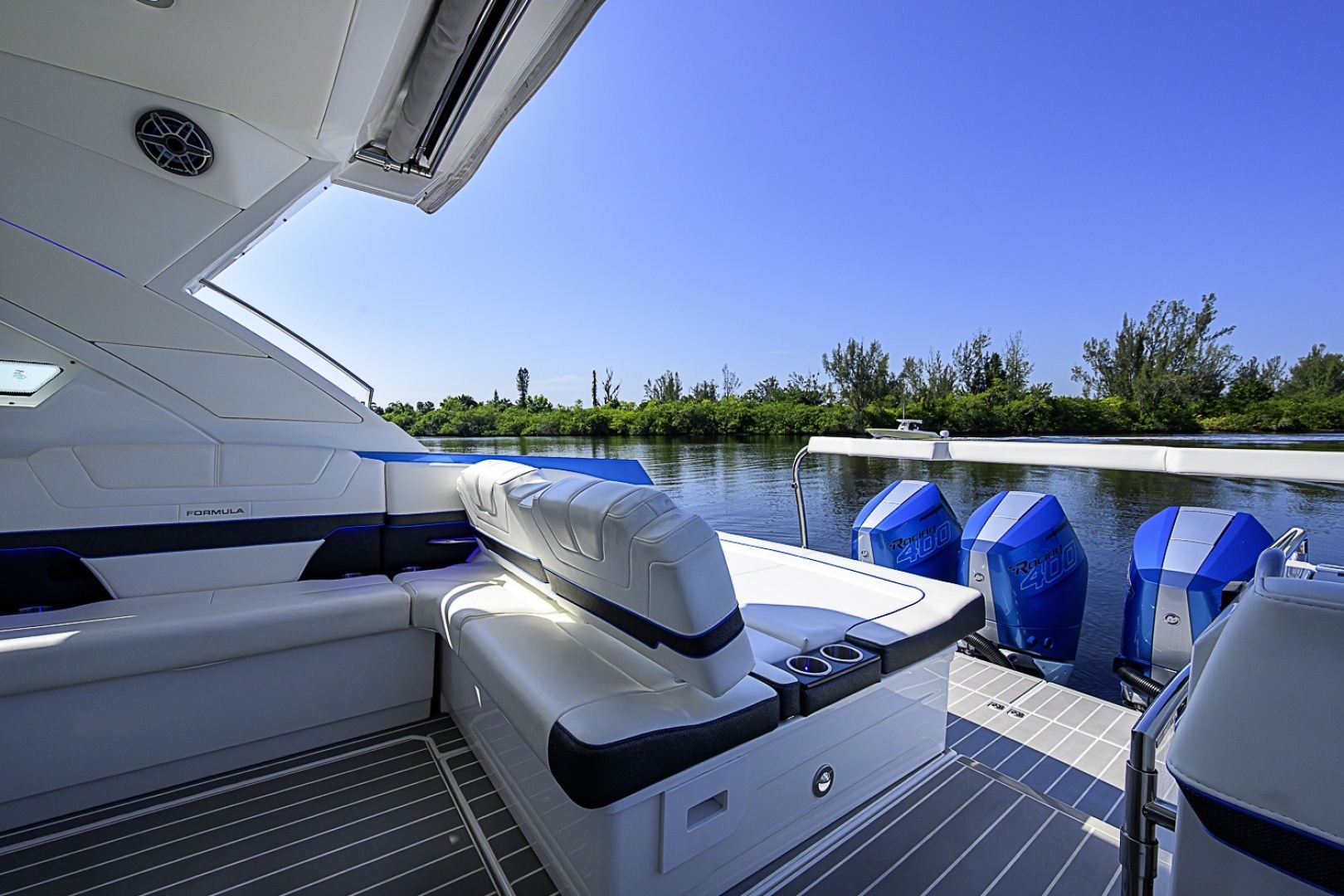 Formula 400 Super Sport Crossover Yacht For Sale