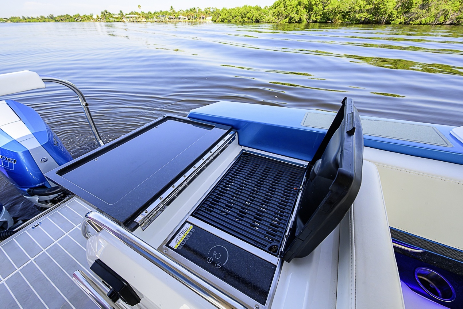 Formula 400 Super Sport Crossover Yacht For Sale