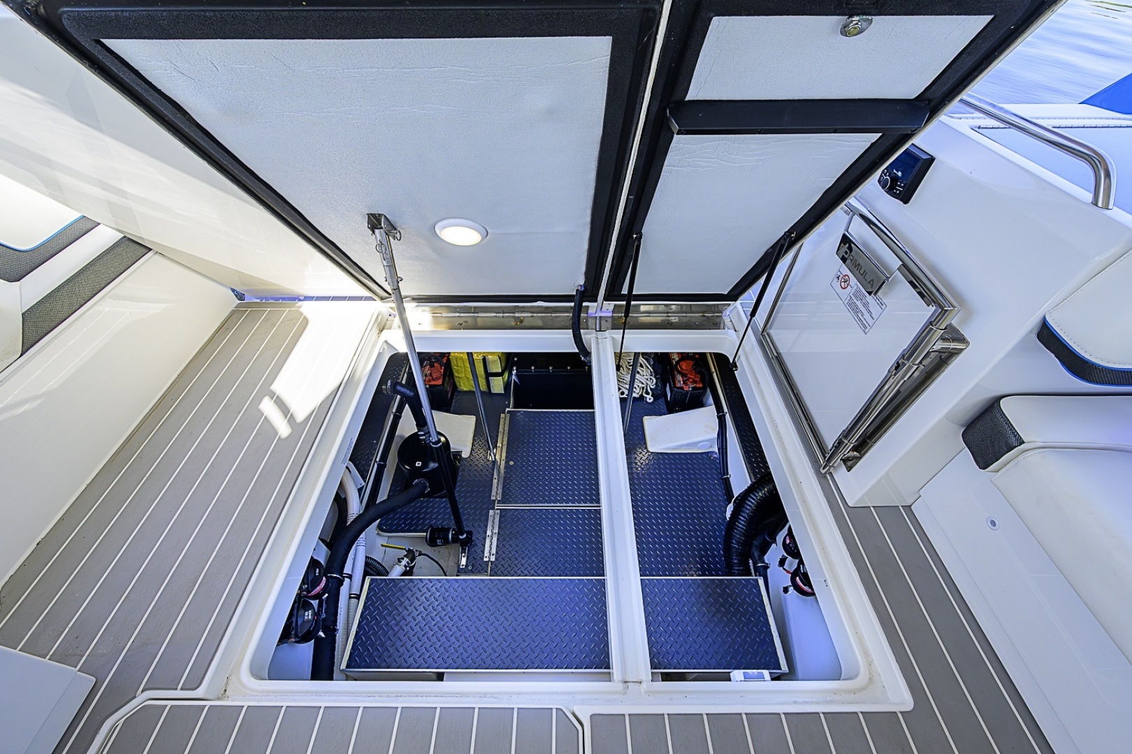 Formula 400 Super Sport Crossover Yacht For Sale