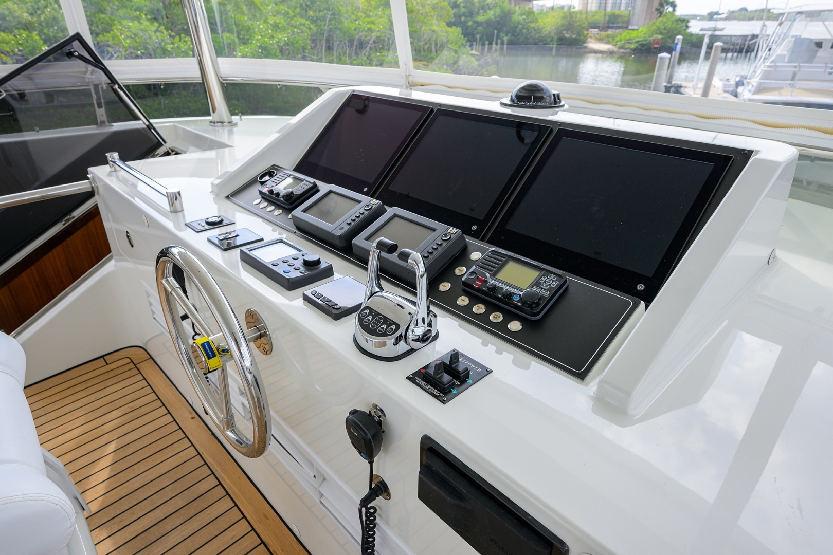 ESCAPE 72ft Ocean Alexander Yacht For Sale ESCAPE 72ft Ocean Alexander Yacht For Sale