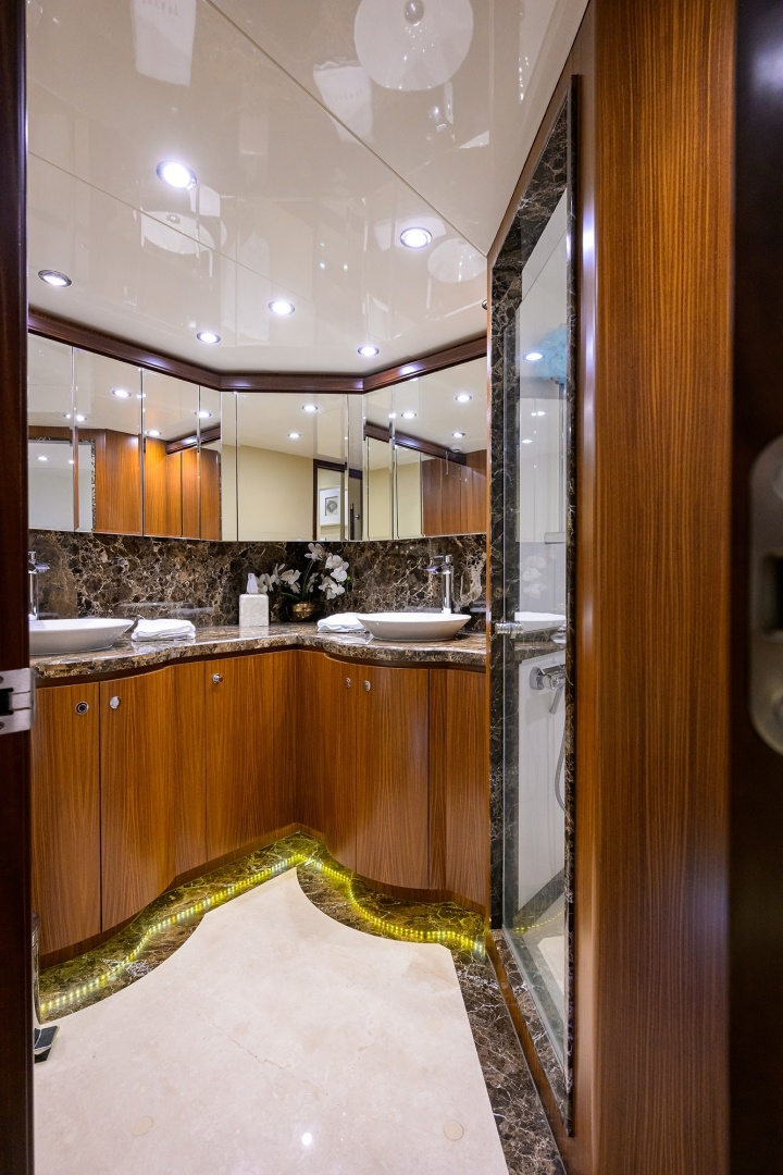 ESCAPE 72ft Ocean Alexander Yacht For Sale ESCAPE 72ft Ocean Alexander Yacht For Sale