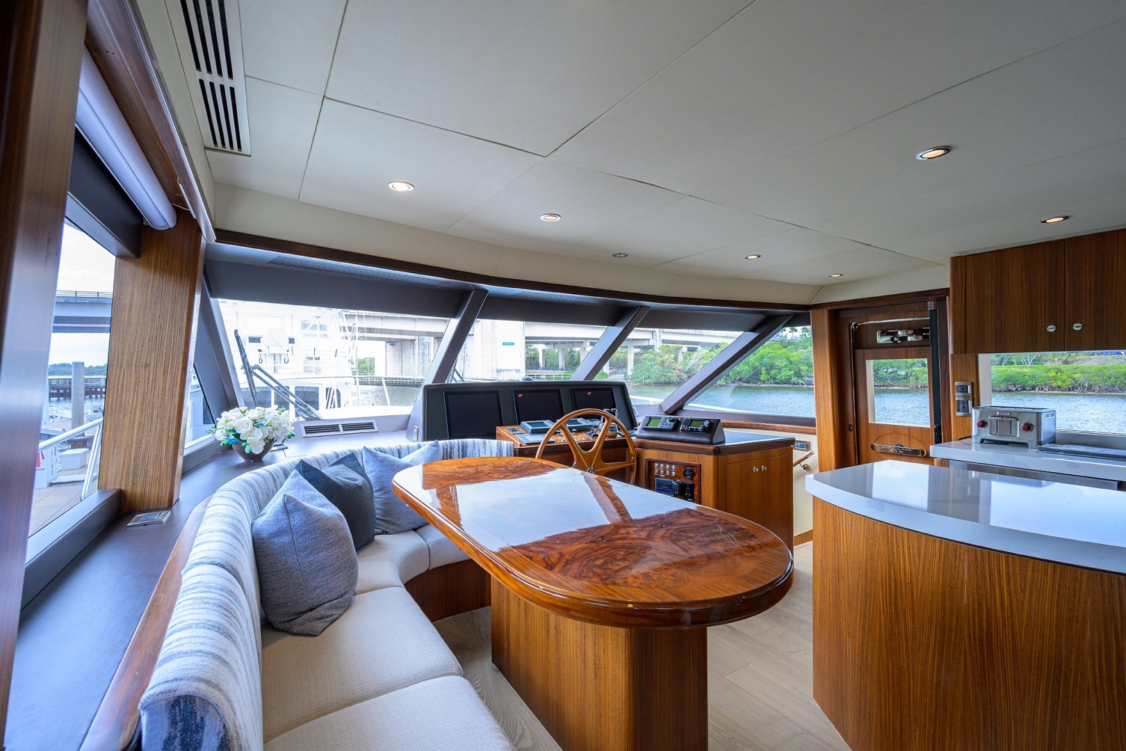 ESCAPE 72ft Ocean Alexander Yacht For Sale ESCAPE 72ft Ocean Alexander Yacht For Sale