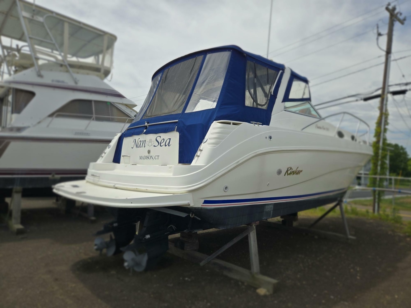 1999 Rinker 330 Fiesta Vee