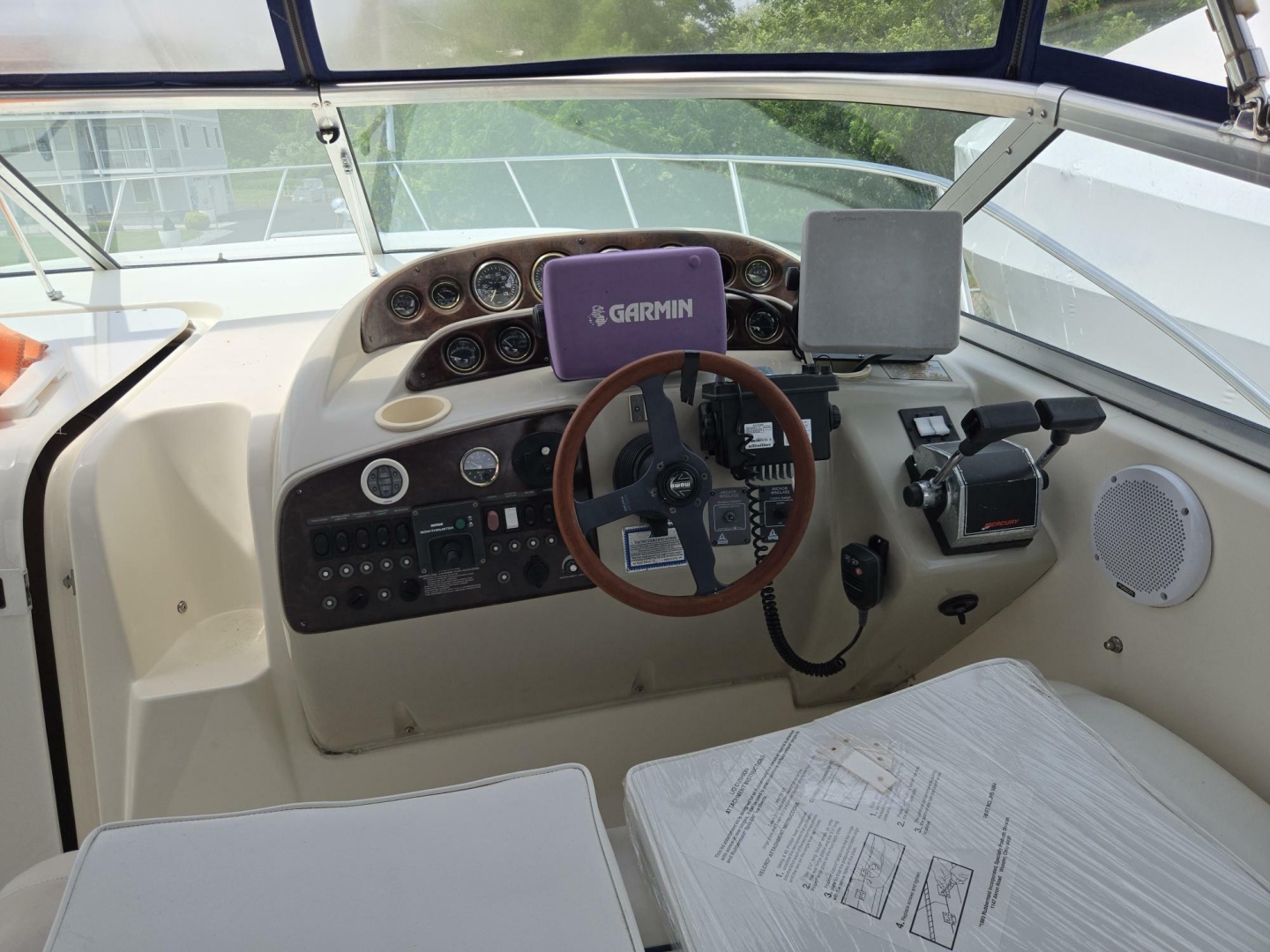 1999 Rinker 330 Fiesta Vee