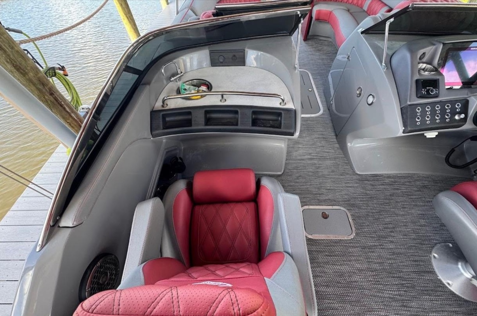 27ft Bennington Yacht For Sale