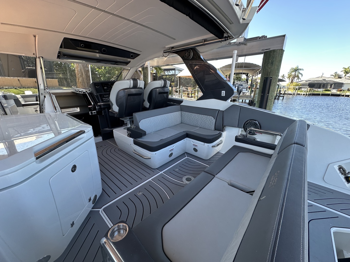 Galeon 325 GTO - Photo 11