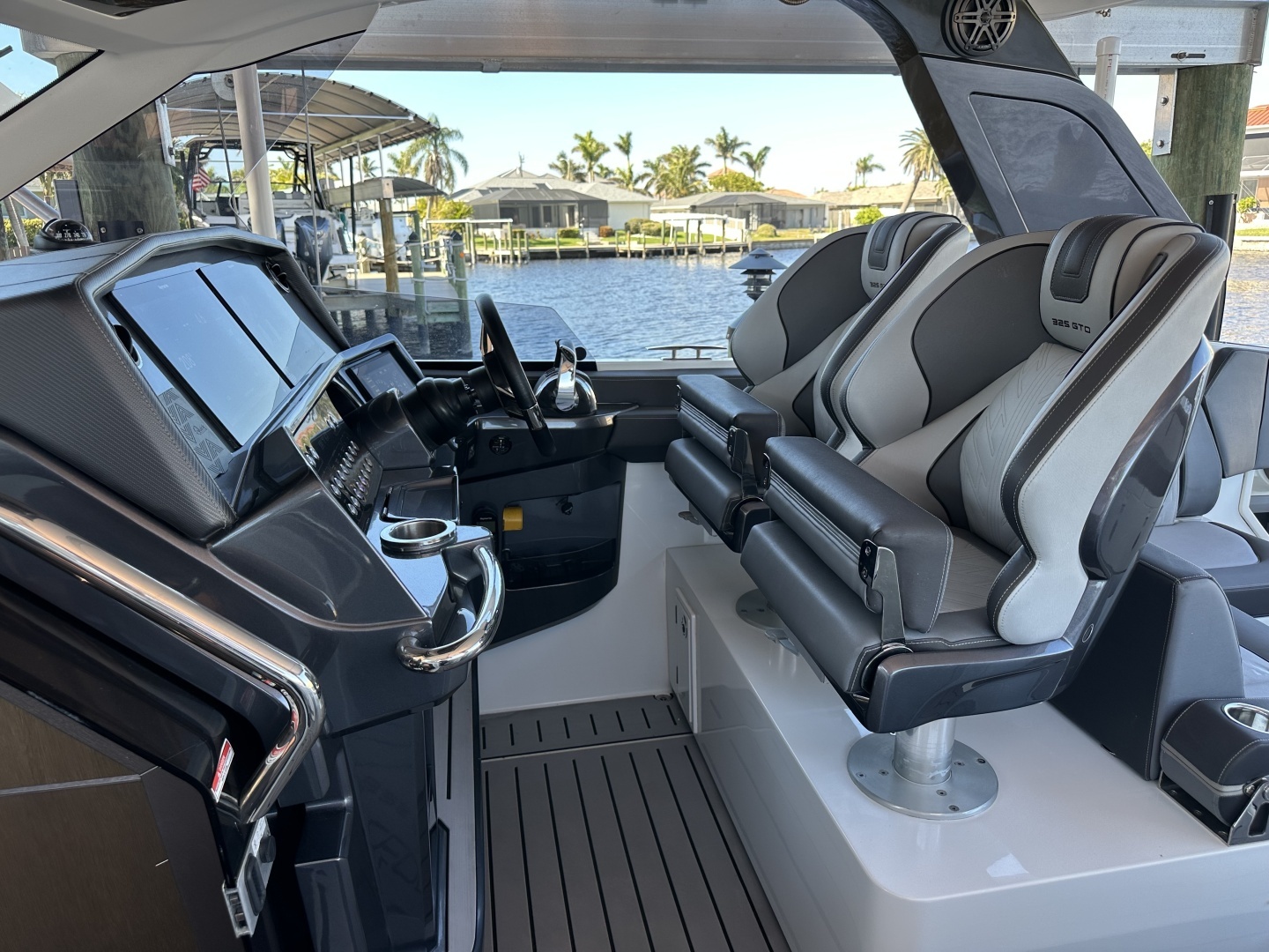 Galeon 325 GTO Yacht For Sale