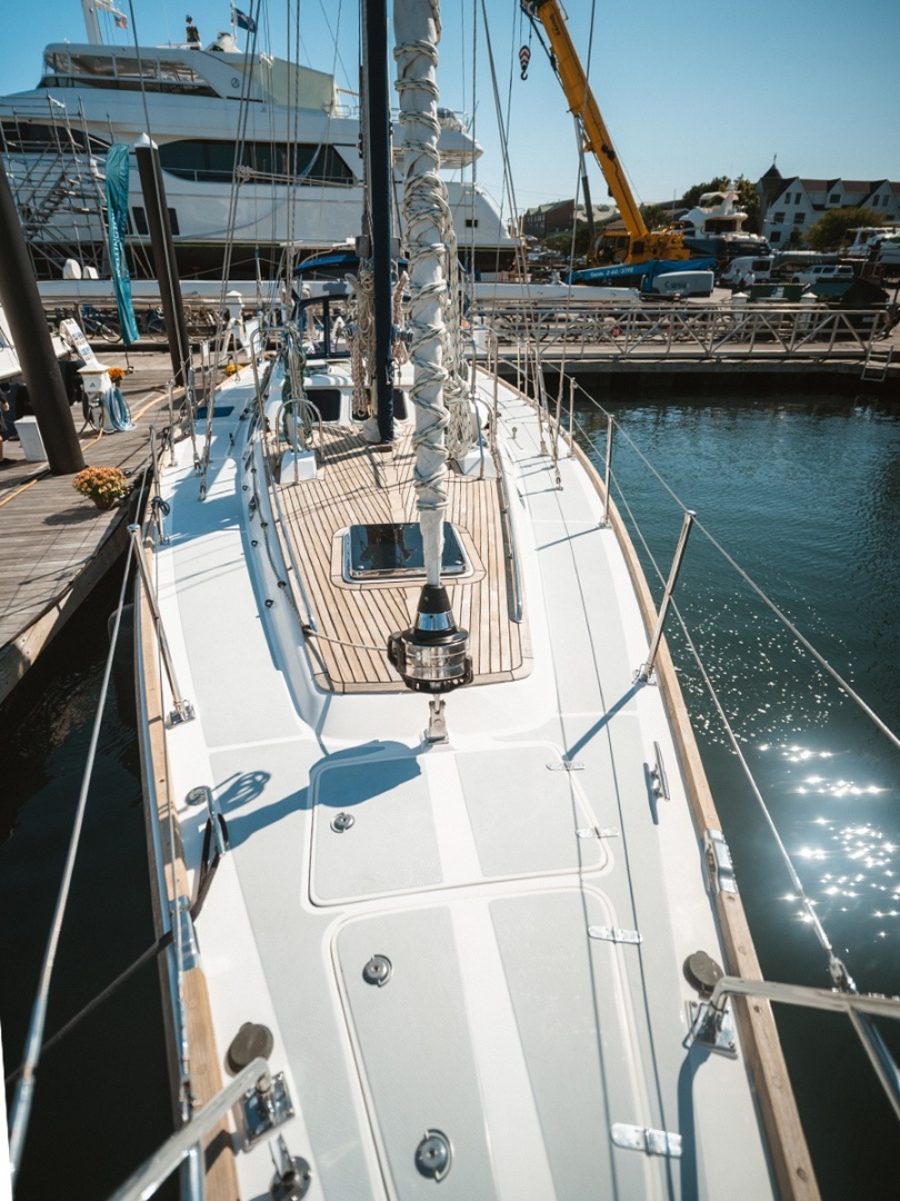 Foredeck Looking Aft