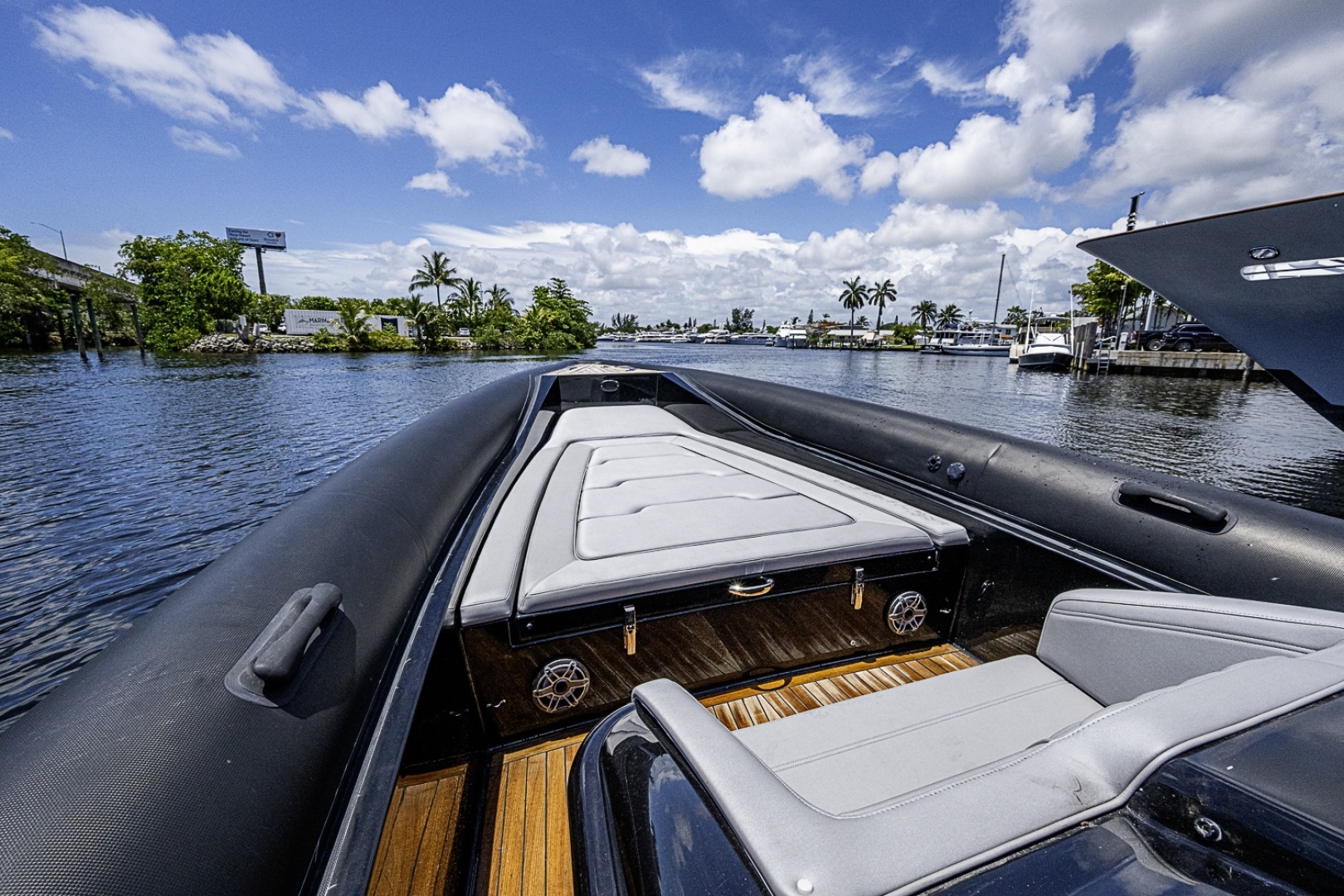 CHASING MOMENTS 40ft Technohull Yacht For Sale