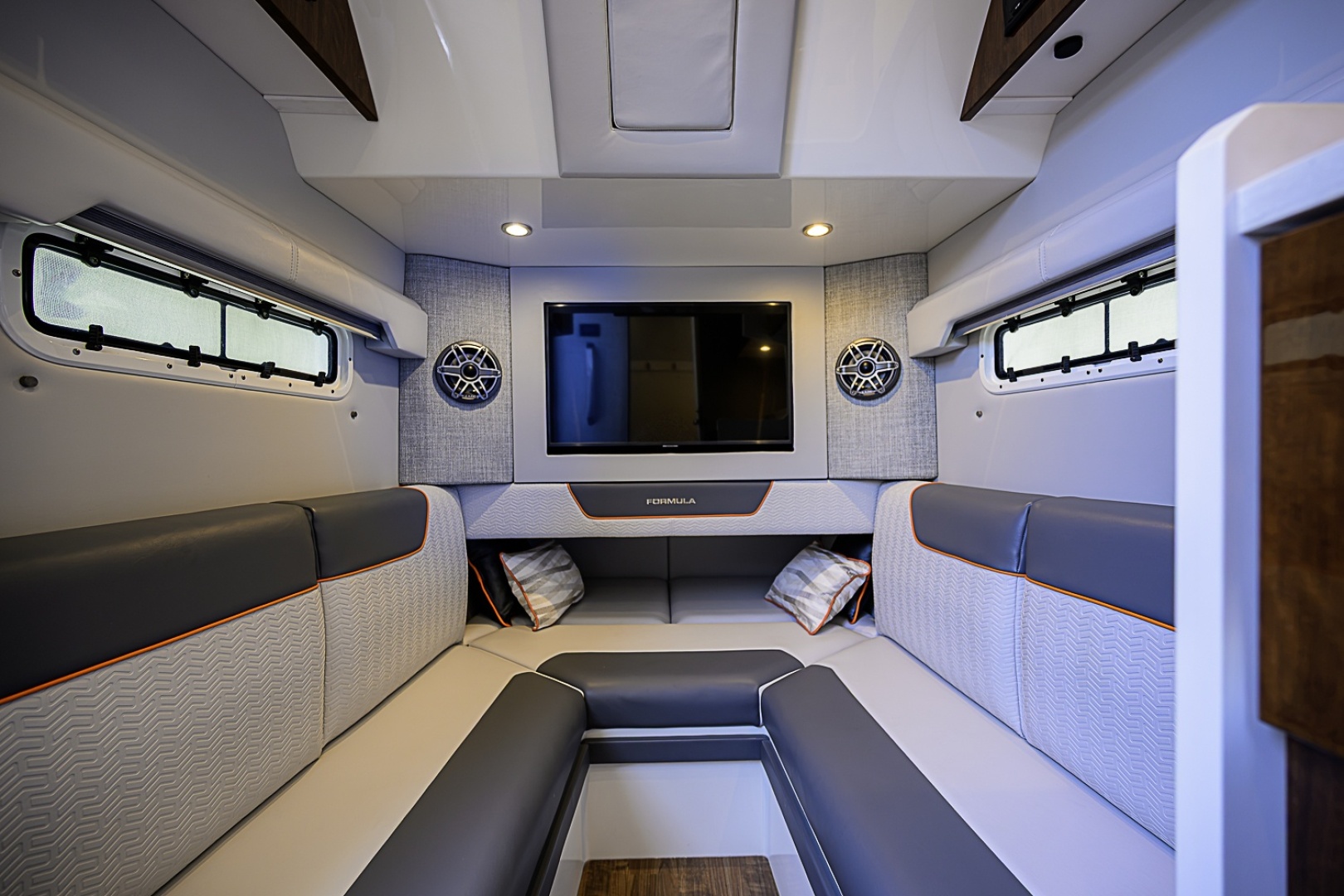 Lazy Girl 38ft Formula Yacht For Sale