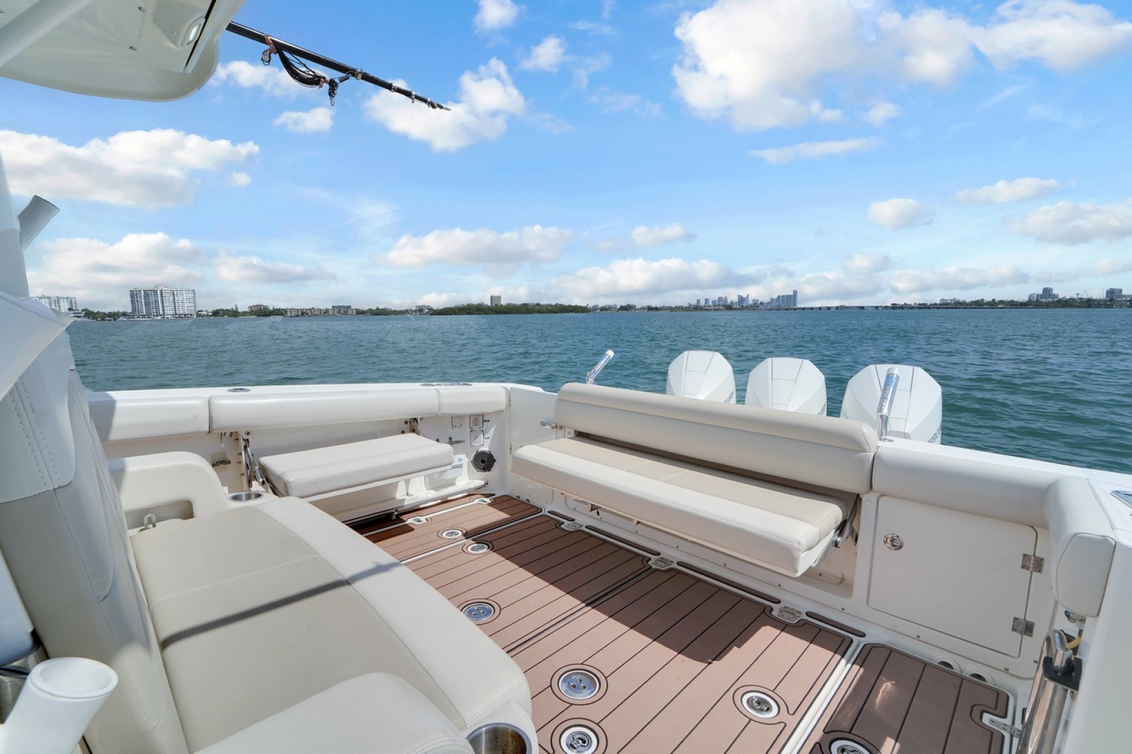 2020 Boston Whaler 380 Outrage